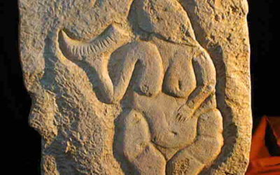 lunar carving from the cave at laussel